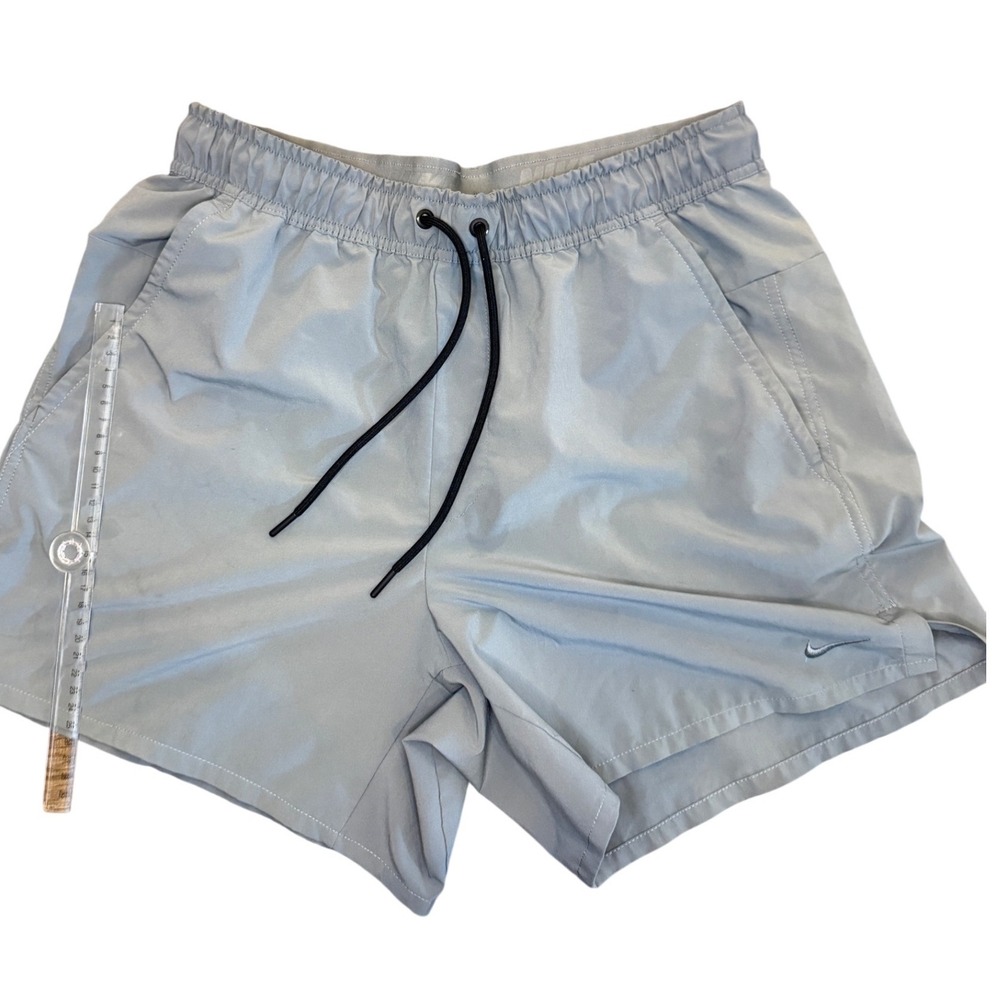 Nike Dri-FIT Womens Gray Running Shorts Size Medium 5 Inch Athletic